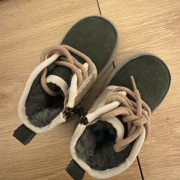 Toddler Uggs size 6 NWT - Picture 3 of 6